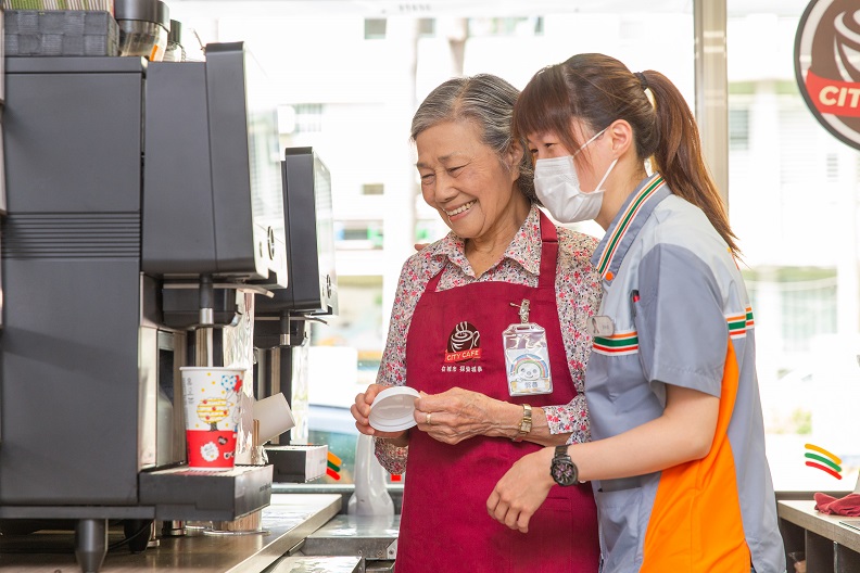 7-ELEVEN「幾點了咖啡館」打造友善失智網絡,並首獲SROI認證。