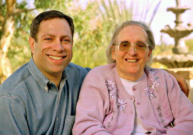 全球研究悲傷的頂尖專家凱斯勒（左）、生死學大師庫伯勒．羅斯（右）。