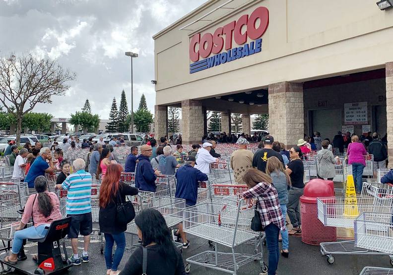 去年美國疫情爆發初期,也一堆人瘋搶物資,但卻沒人戴口罩。insider