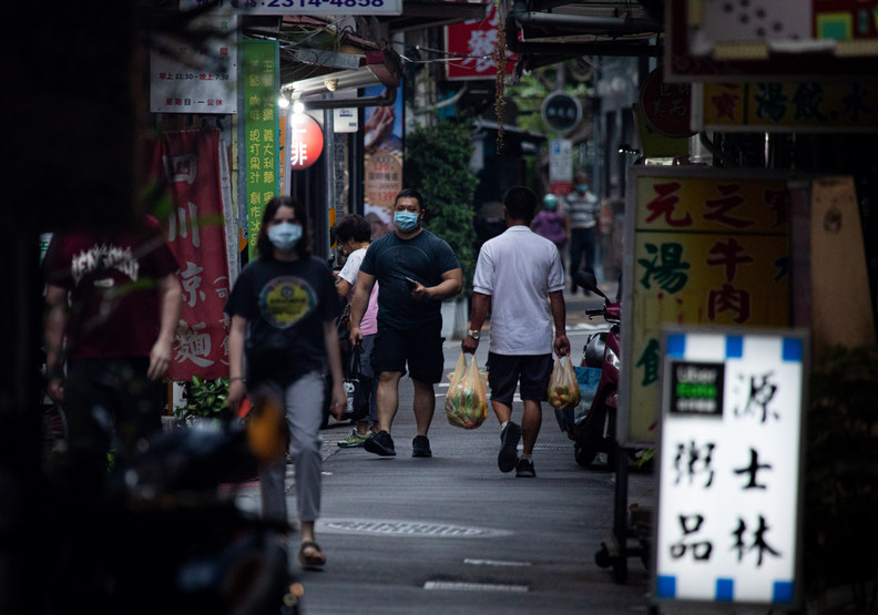 如果真的必須出門,口罩戴好是最重要的關鍵。池孟諭攝