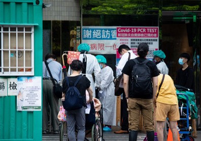 醫療量能不足，指揮中心：專責病房「不限1人1室」