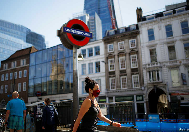 隨著疫苗普及,英國人漸漸可以享受一些娛樂活動。voanews