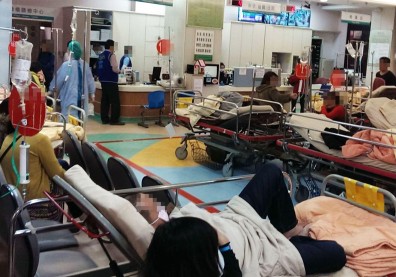 急診爆、病床滿！北市聯醫工會：醫療崩壞在即，基層醫護好崩潰