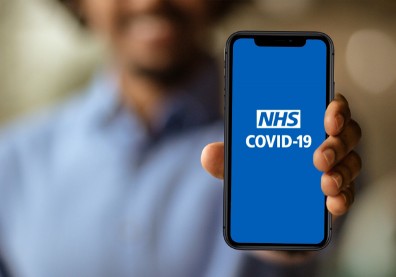 【獨家】 比「臺灣社交距離App」更強！英國「NHS COVID-19」App經驗：每多1人下載、就少1人確診