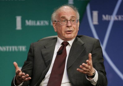 康納曼團隊破解決策盲點，「雜訊」才是防疫最大破口？