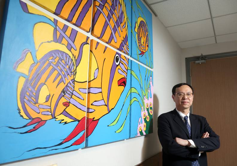 5月初剛宣布擴大不孕症補助適用範圍，未來能否開放未婚者做試管？ 衛生福利部次長石崇良坦言，尚待社會凝聚共識。張智傑攝