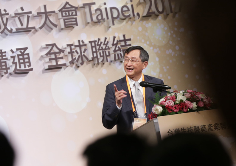 台灣第一任疾管局局長(疾管署前身)、陽明大學兼任教授張鴻仁。總統府提供