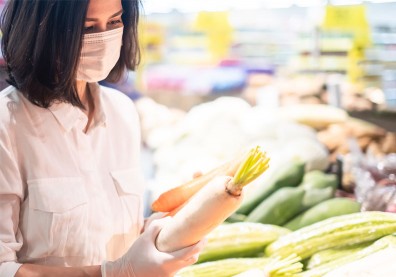 買菜、上市場擔心接觸病毒？醫師提9點防疫，食材這樣處理更安心