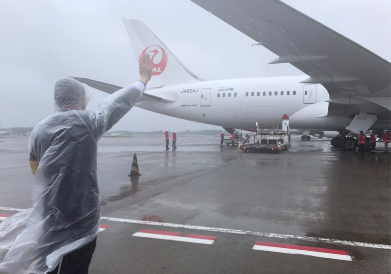 駐日代表謝長廷今早赴成田機場送機。台北駐日代表處提供