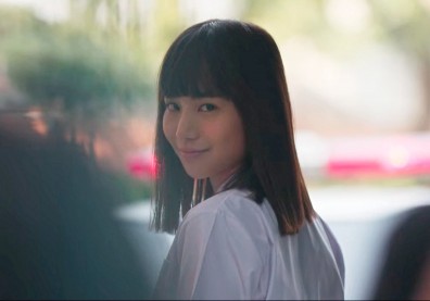 《轉學來的女生》：她用最空靈的面孔，揭穿人性最卑鄙的黑暗