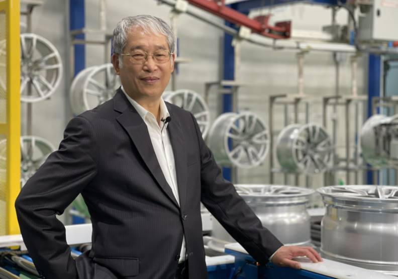巧新科技董事長黃聰榮期許員工展現巧新精神，團結一致、努力堅持，一同克服逆境。巧新科技提供