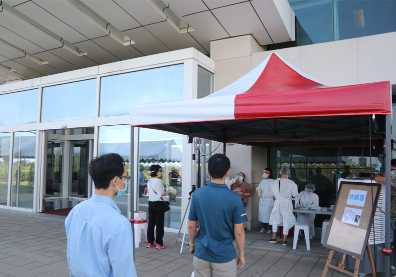 顏純左前進企業協助普篩。蘇義傑攝