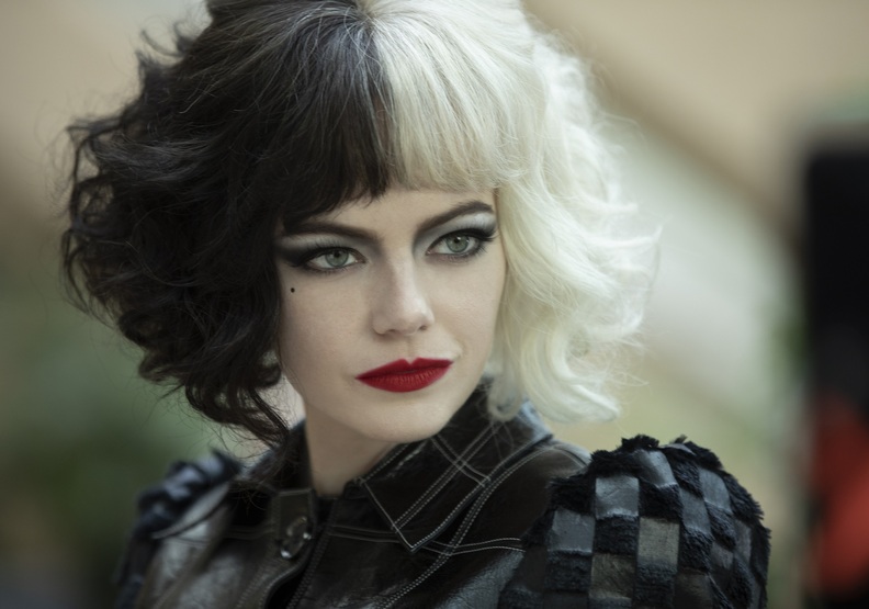 《時尚惡女:庫伊拉》。Disney