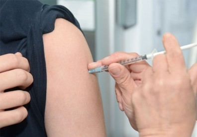 施打莫德納、BNT疫苗會破壞基因健康？指揮中心澄清謠言