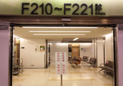 線上看診卻得實體領藥，「遠距醫療」為何卡三關？