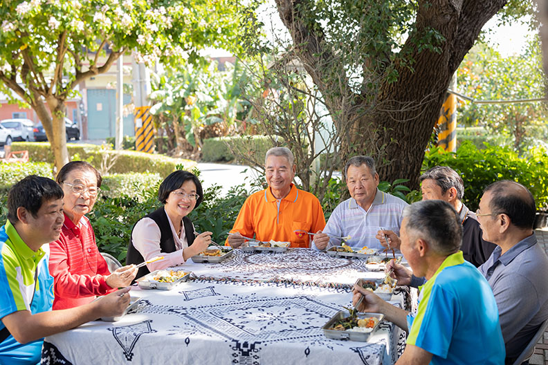 彰化縣長王惠美認為變老是第二人生的啟程,既然無可避免,不如營造熟齡樂活的環境,讓長者老的健康,年輕⼈才能放⼼打拼。