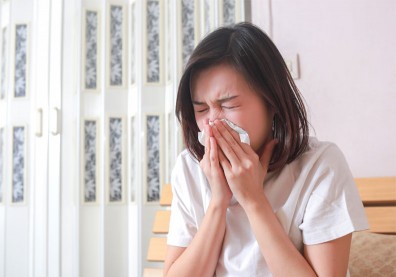 鼻過敏讓你黑眼圈、鼻塞、噴嚏連連？專科醫教你「對抗過敏性鼻炎」