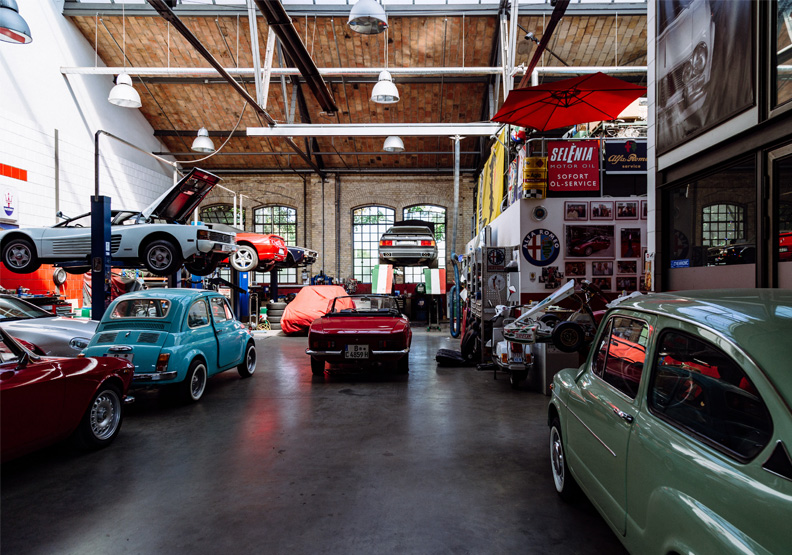 新車沒貨,讓二手車價格飆漲。Unsplash by Alex Suprun