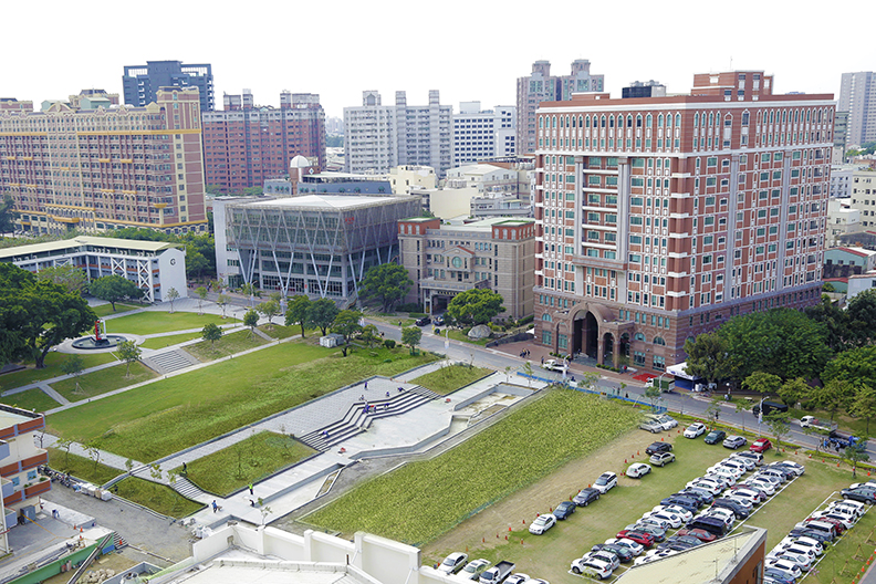 南臺科技大學近年來斥資數億元經費，提升校內軟硬體設施，打造更好的學習環境。