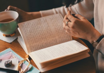 用寫作撕下「情緒化」標籤：誠實寫下的文字，都藏著指向內心的線索