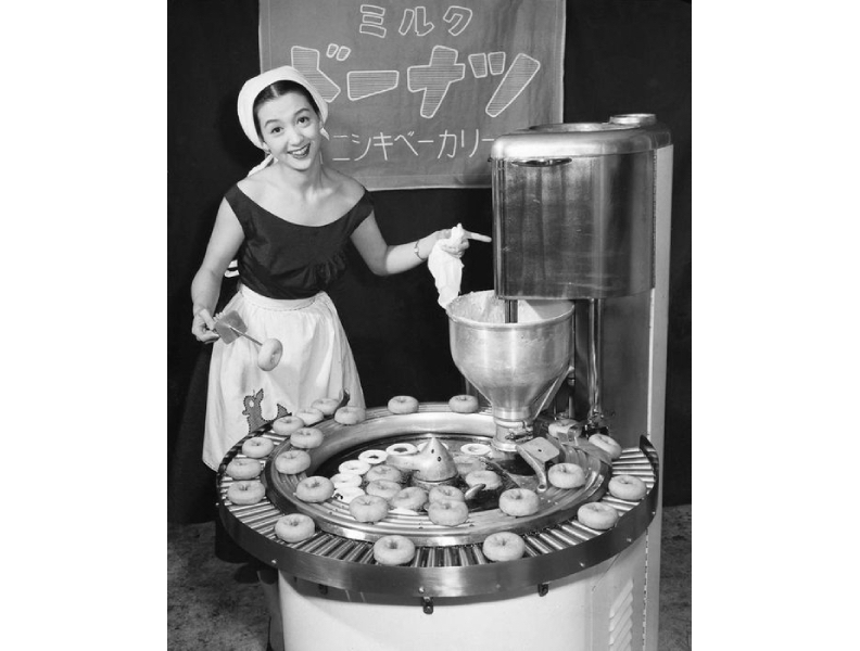 自動化甜甜圈機器 Ring King Jr. 取自創新拿鐵。