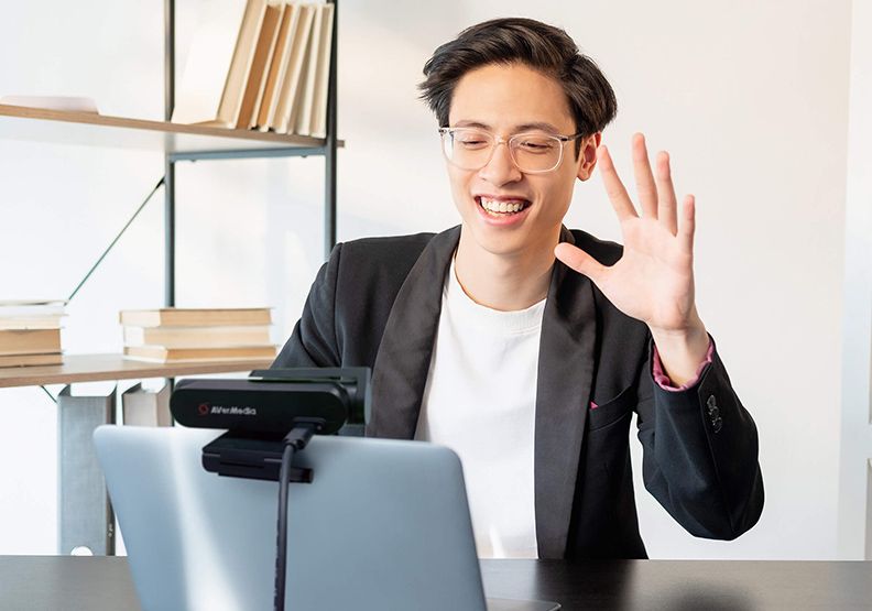 畢業季來臨,企業多採線上面試,個人視訊設備將會是競爭力關鍵。附圖為PW513 4K網路攝影機。