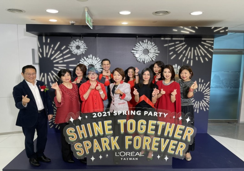 台灣萊雅總裁陳敏慧與團隊感情深厚。台灣萊雅提供