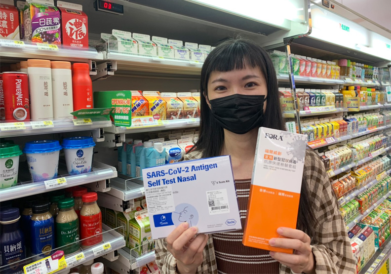 居家快篩試劑已在各大通路開賣。統一超商提供