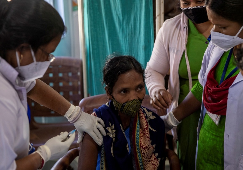 印度疫情嚴峻,沒想到又出現比印度變種病毒更厲害的Delta+變異株。達志影像