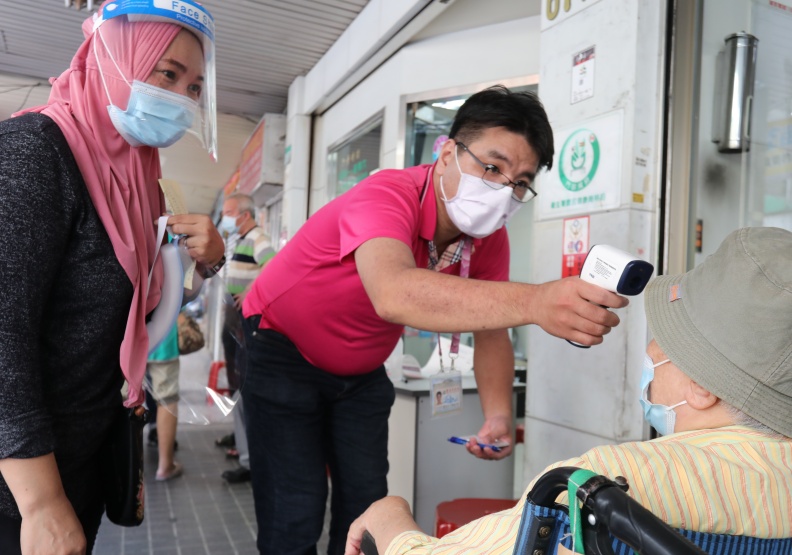 主動偵測系統非常重要,第一線防疫人員是不可缺少的「哨兵」角色。蘇義傑攝