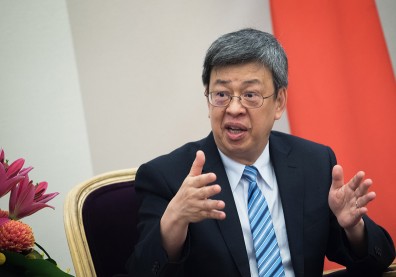 Delta變異株更愛攻擊年輕人？陳建仁率專家釐清「三大迷思」