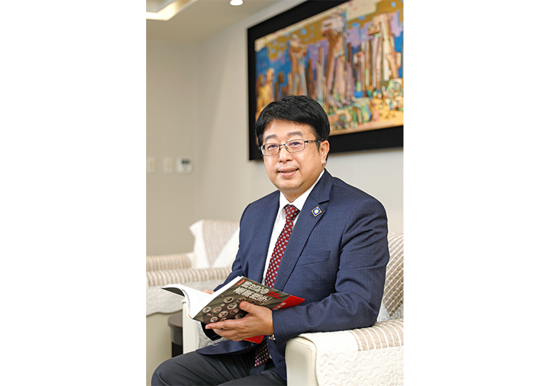 瑞助營造董事長 張正岳分析,台灣屬島國地形優點是過去水電資源豐富,有極佳的自主風力發電場域,「但隨著極端氣候變遷來臨,能源逐漸被耗盡,台灣應該即刻發展綠能!」瑞助營造董事長 張正岳分析,台灣屬島國地形優點是過去水電資源豐富,有極佳的自主風力發電場域,「但隨著極端氣候變遷來臨,能源逐漸被耗盡,台灣應該即刻發展綠能!」