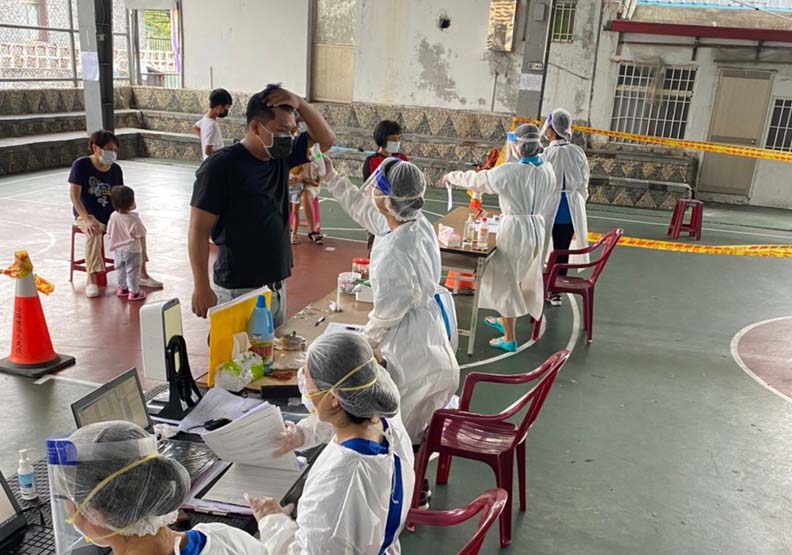 偏鄉衛生所人員深知當地宴會風俗,不敢大意,台東縣金峰鄉衛生所提供。