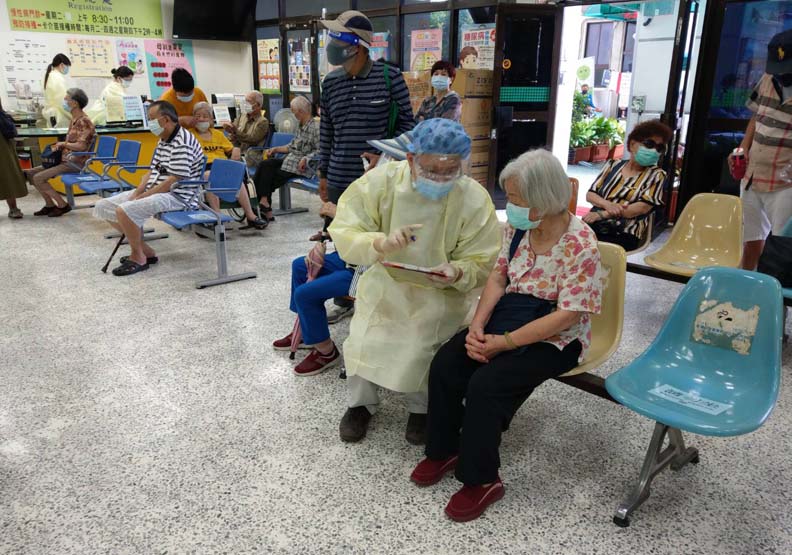 第一線人員希望民眾多點體諒,台南市東區衛生所提供。