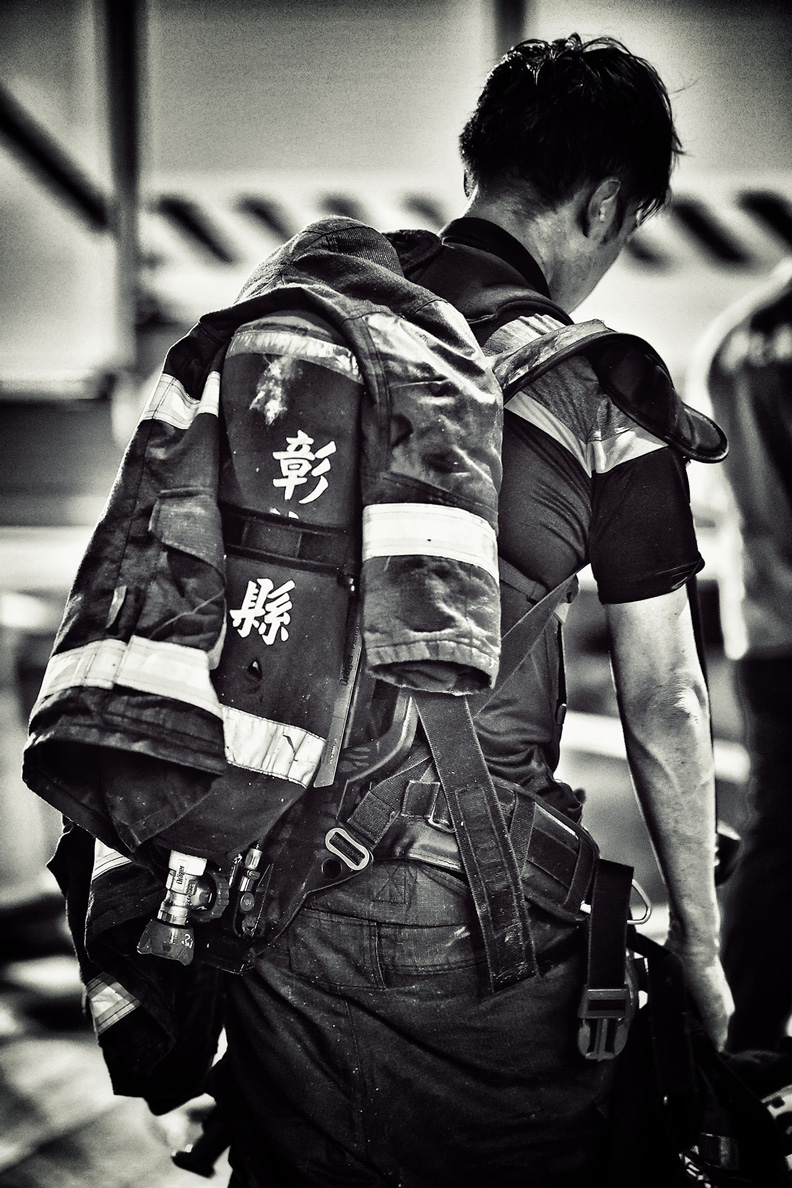 彰化喬友大樓大火救災現場照。彰化人大小事臉書社團網友JJ Nian攝