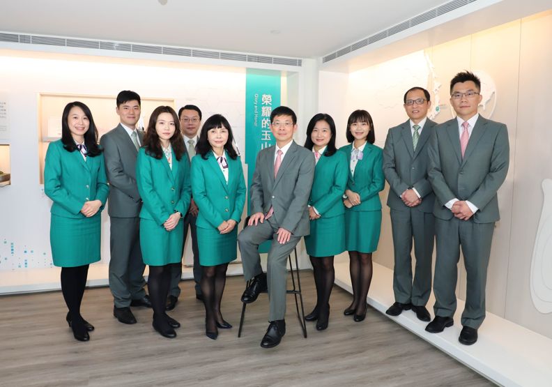 玉山銀行是全台首波加入「赤道原則」的金融業者，積極發展綠色金融與支持綠能產業發展，全方位實踐永續精神。