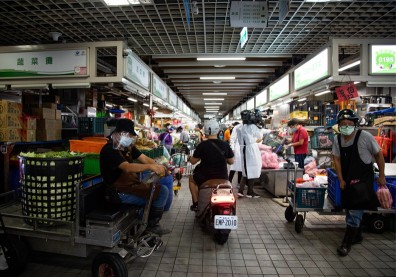 憑什麼「微解封」？陳秀熙「6張圖表」體檢台灣防疫現況