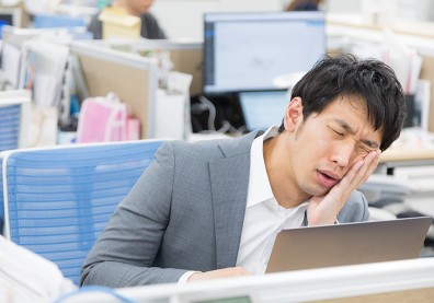 裝睡的人叫不醒！「責備他人」最輕鬆，自發「擔責」才是自己的人生