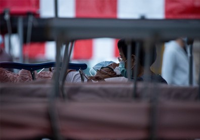 「8坪大病房就是他們的全部！」護理師：確診者說不想活，我能怎麼辦？