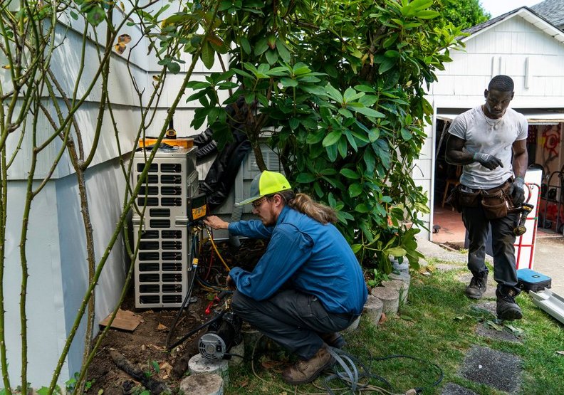 冷氣讓室內變冷，室外卻更加炎熱。Ruth Fremson攝