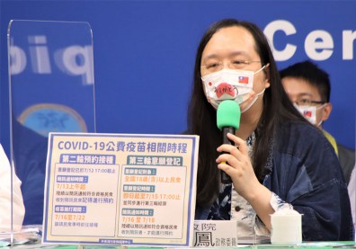 上一輪登記只勾選莫德納，想改打AZ？唐鳳：7／15前可更改