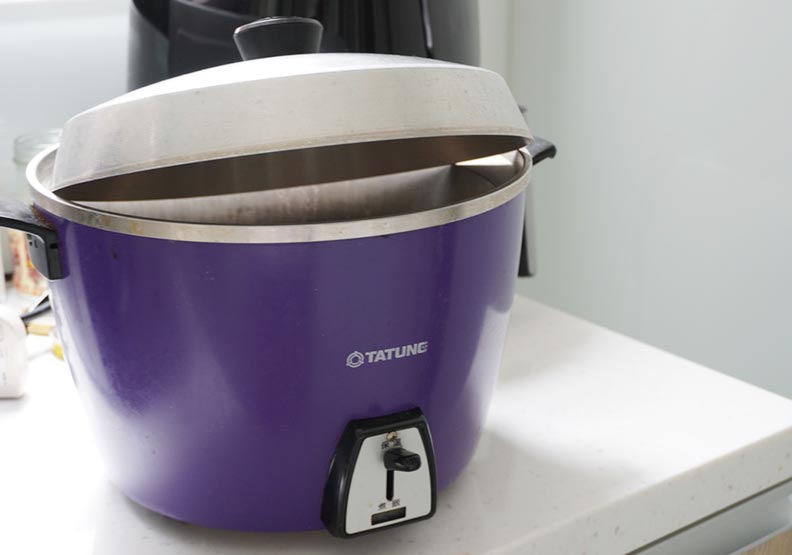 台北市環保局黃姓清潔隊員涉嫌將回收的電鍋，轉贈給拾荒的阿嬤，被檢方依貪污罪起訴。僅為情境配圖，遠見資料庫