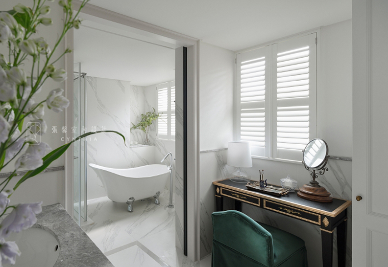 層次分明的浴室,視覺上看起來更開闊。