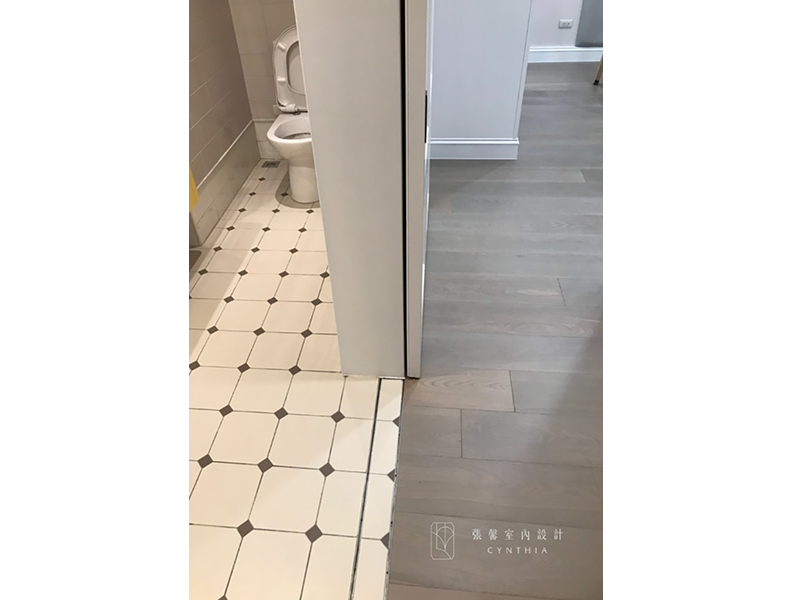 減少門檻,是浴室無障礙設計的一大重點。