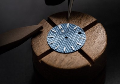 敢於追夢，永不設限！AP Royal Oak 皇家橡樹霜金&黑瓷腕錶 展現女性自信風采