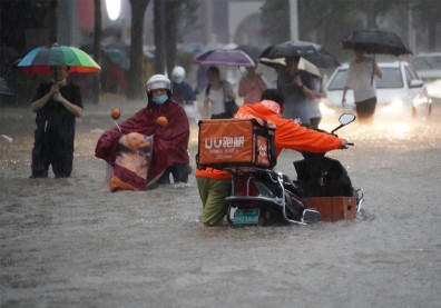 河南鄭州「千年一遇」暴雨釀12死！小時、日降雨量雙破歷史紀錄