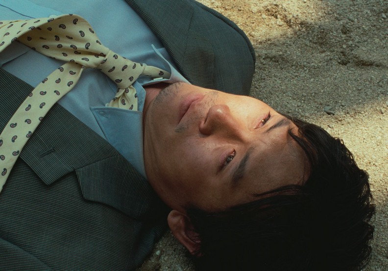 時代造就了一個人,卻也毀了一個人。Applause