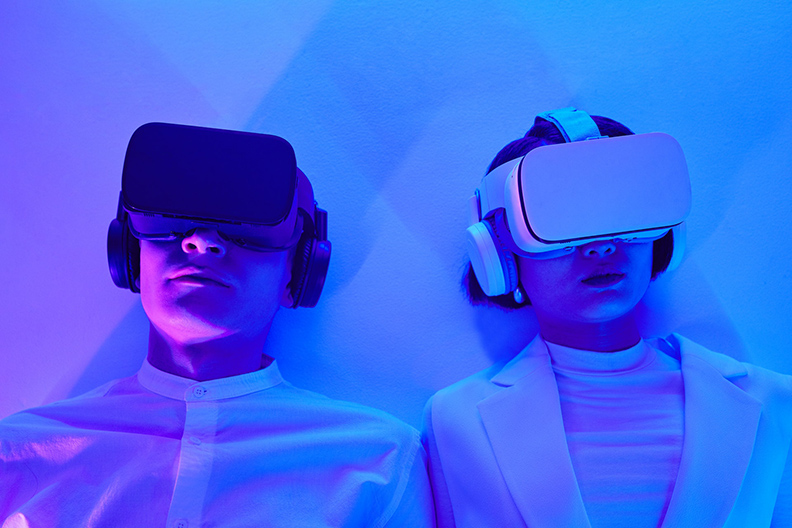 虛擬實境（VR）和擴增實境（AR）將建立身臨其境的學習環境，幫助學生探索3D概念。圖片來源：pexels