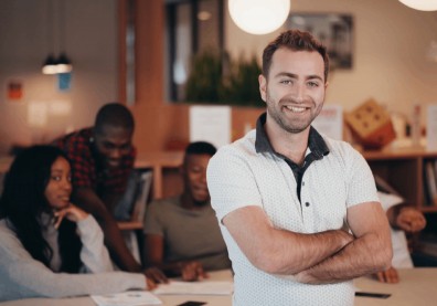 陽光男孩氣質的新人，開車時竟然飆髒話？！別讓「膝反射」的反應卡住你的職涯與人生