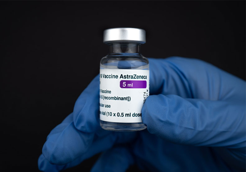 AZ疫苗。取自Unsplash。攝影者Mika Baumeister。